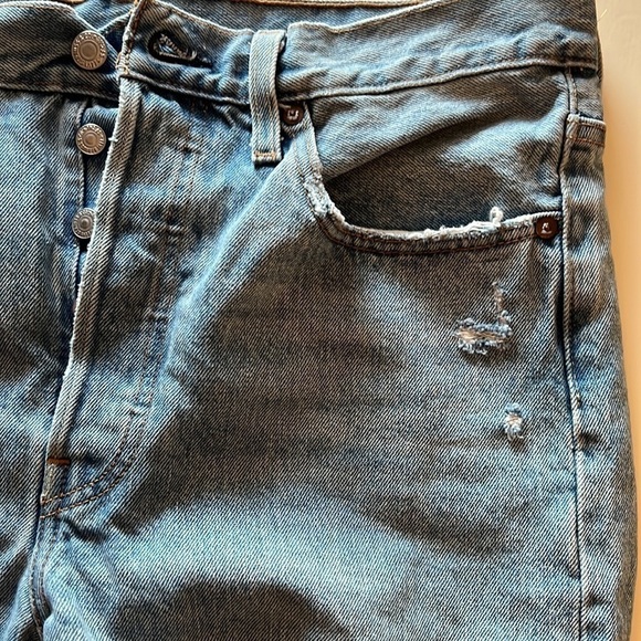 Levi’s Women’s Distressed Skinny Jeans - Picture 6 of 12